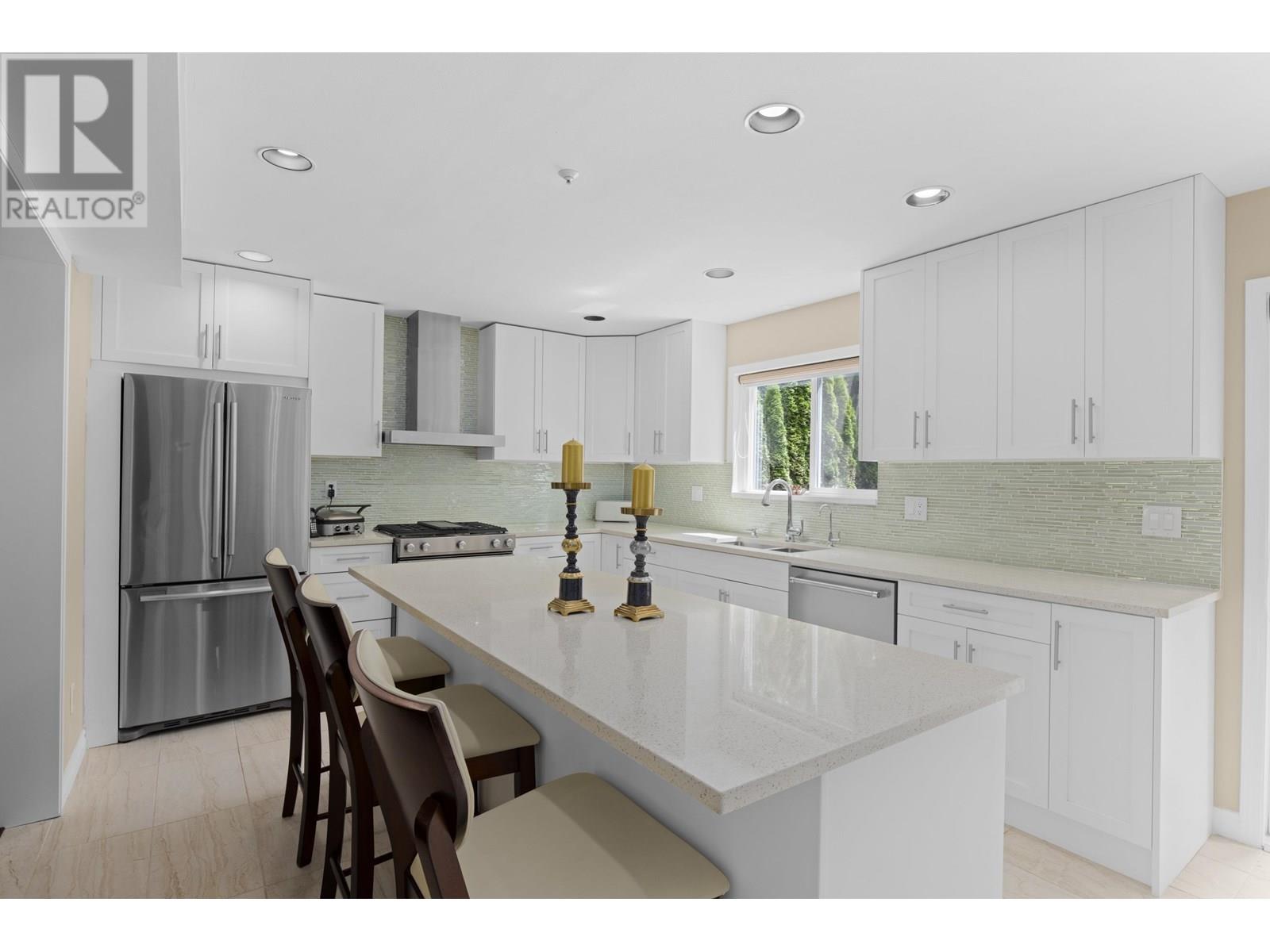 Photo 9 of 1426 Fulton Avenue, West Vancouver BC