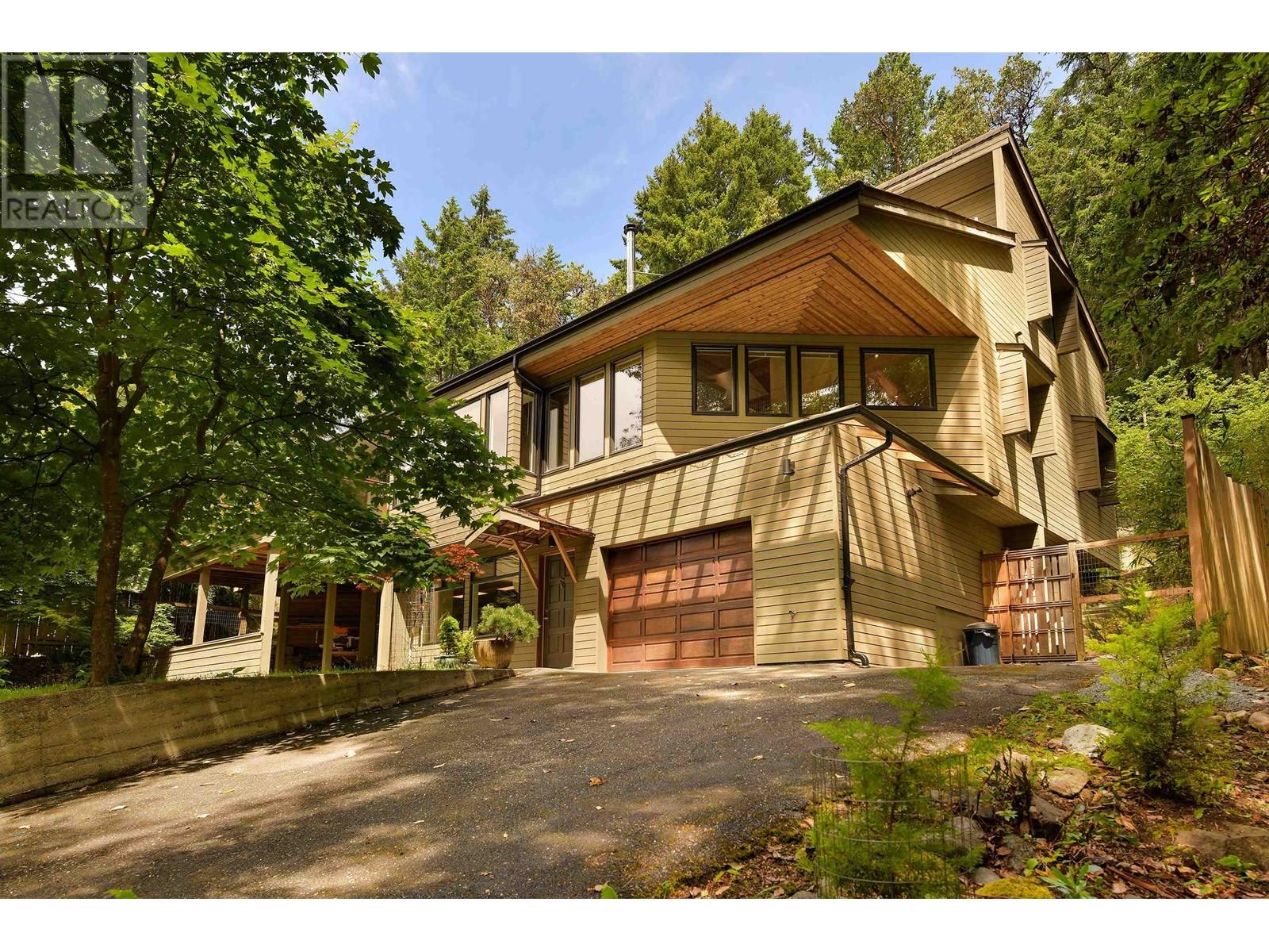 297 WOOD DALE DRIVE, Mayne Island