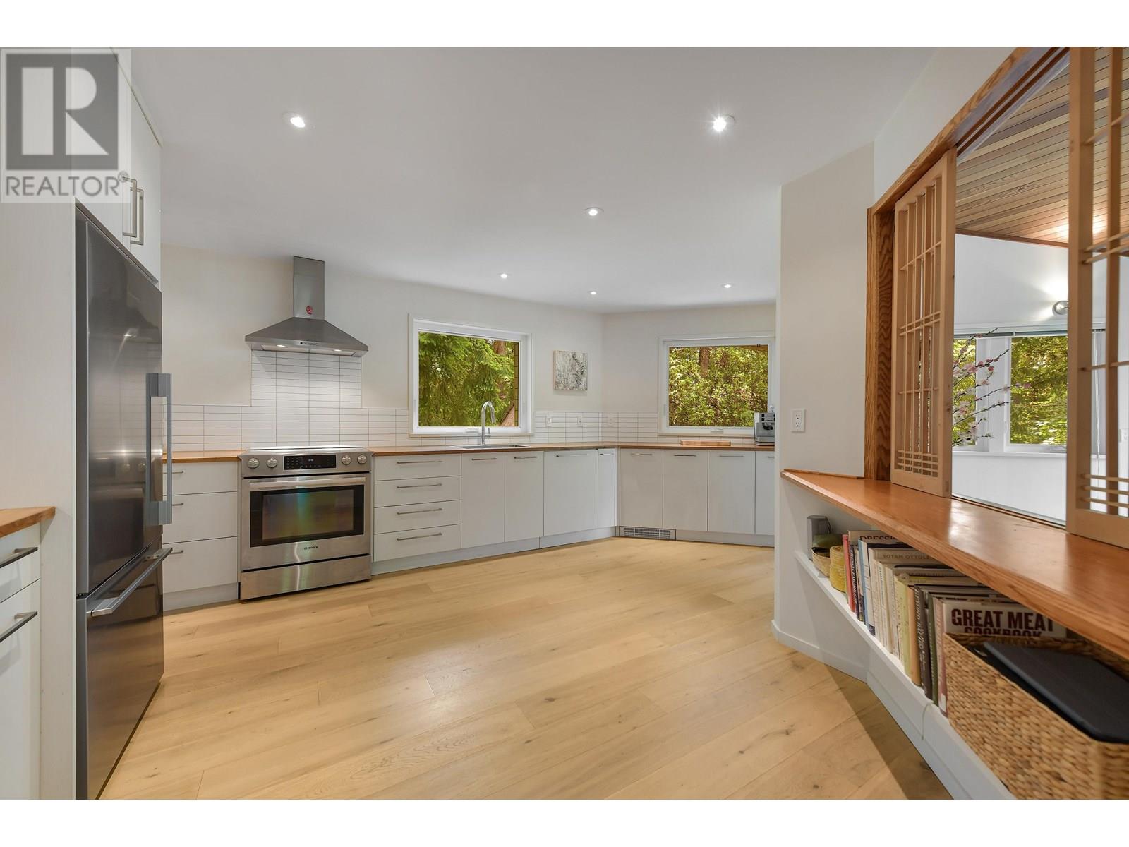 297 WOOD DALE DRIVE, Mayne Island