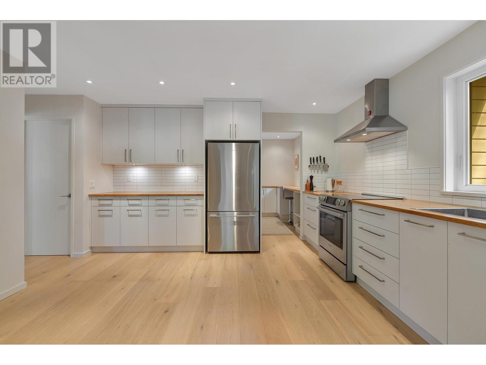 297 WOOD DALE DRIVE, Mayne Island
