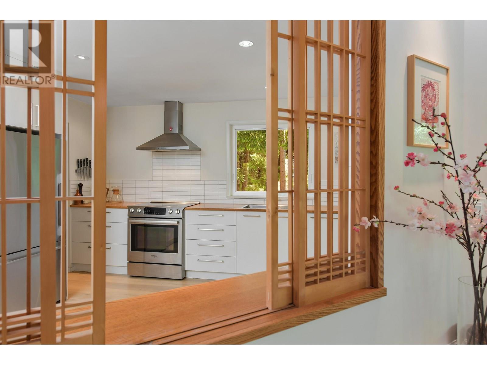 297 WOOD DALE DRIVE, Mayne Island
