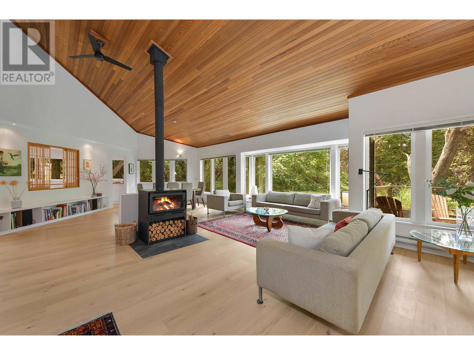 297 WOOD DALE DRIVE, Mayne Island