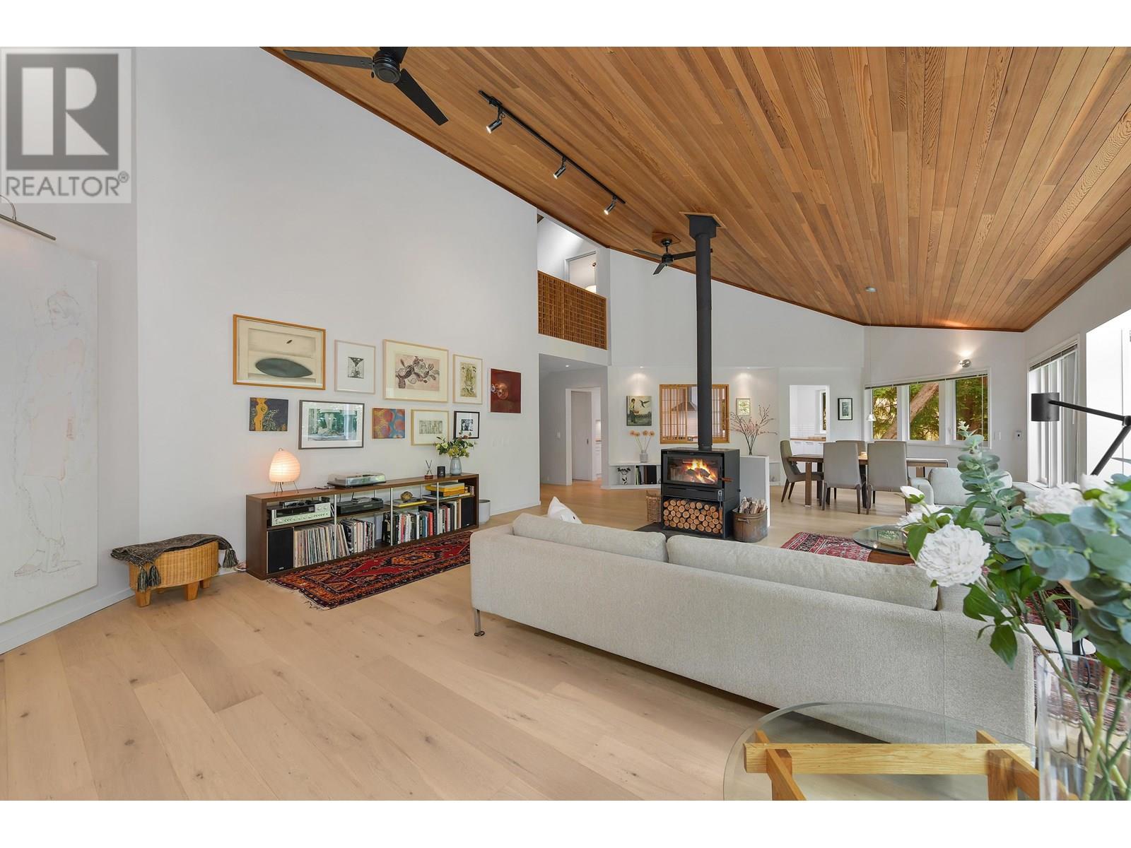 297 WOOD DALE DRIVE, Mayne Island