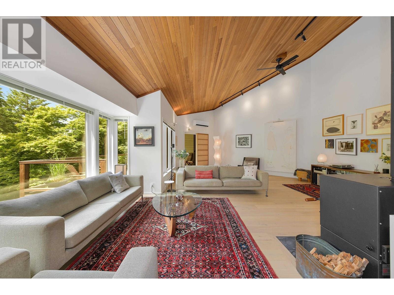 297 WOOD DALE DRIVE, Mayne Island