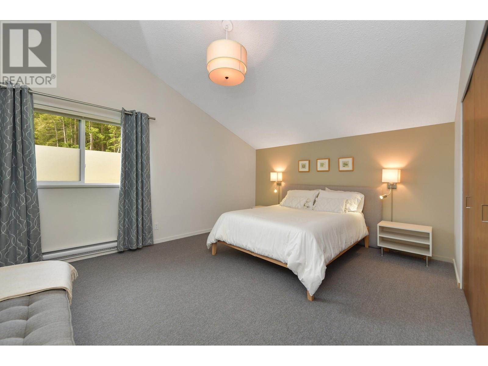297 WOOD DALE DRIVE, Mayne Island