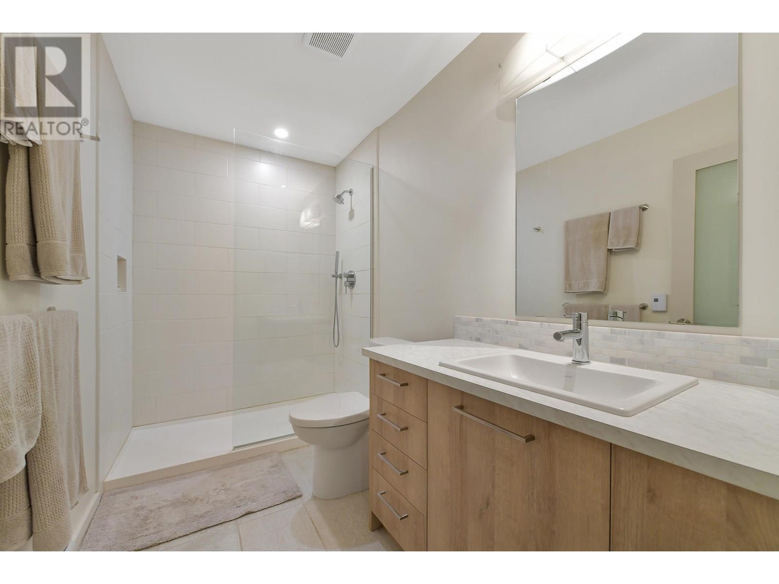 297 WOOD DALE DRIVE, Mayne Island