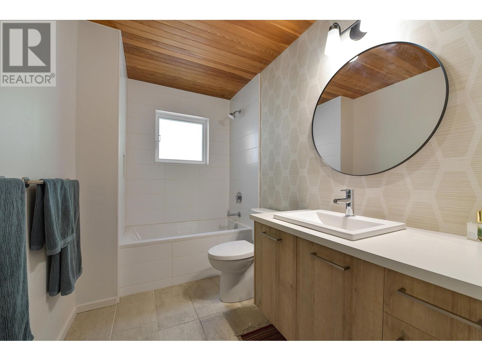 297 WOOD DALE DRIVE, Mayne Island