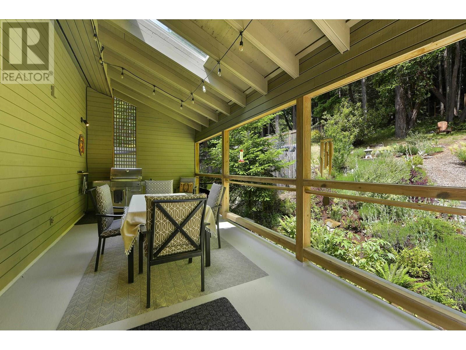 297 WOOD DALE DRIVE, Mayne Island