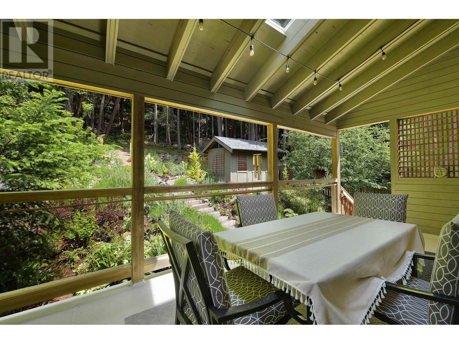 297 WOOD DALE DRIVE, Mayne Island