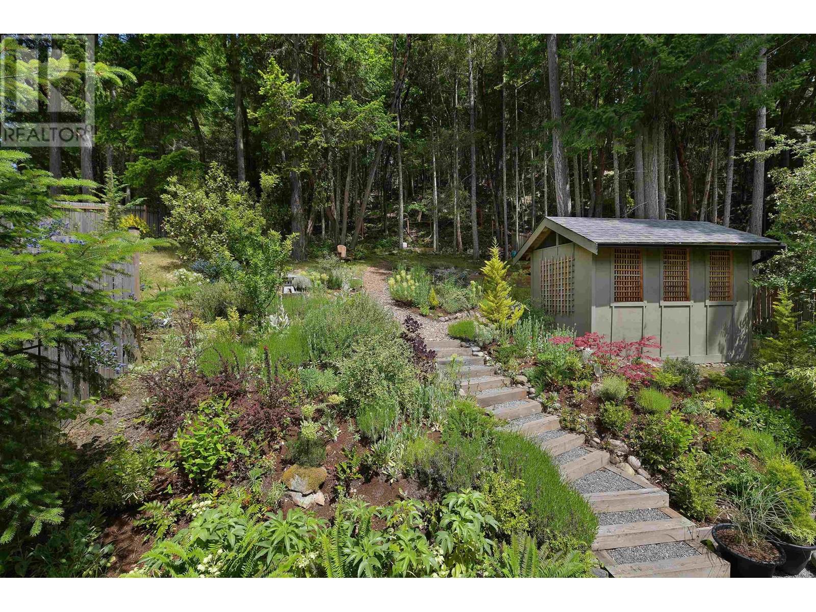 297 WOOD DALE DRIVE, Mayne Island