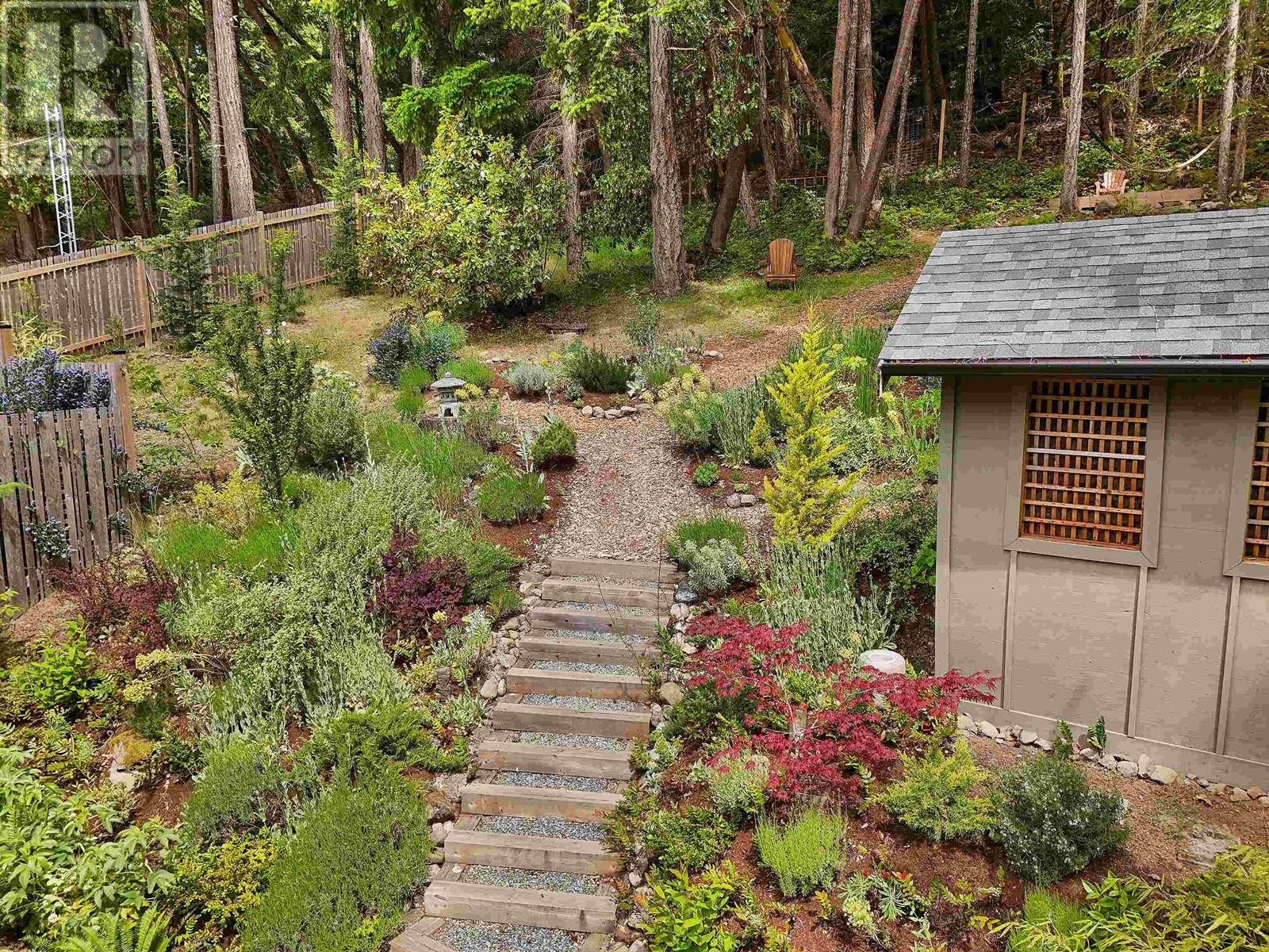 297 WOOD DALE DRIVE, Mayne Island