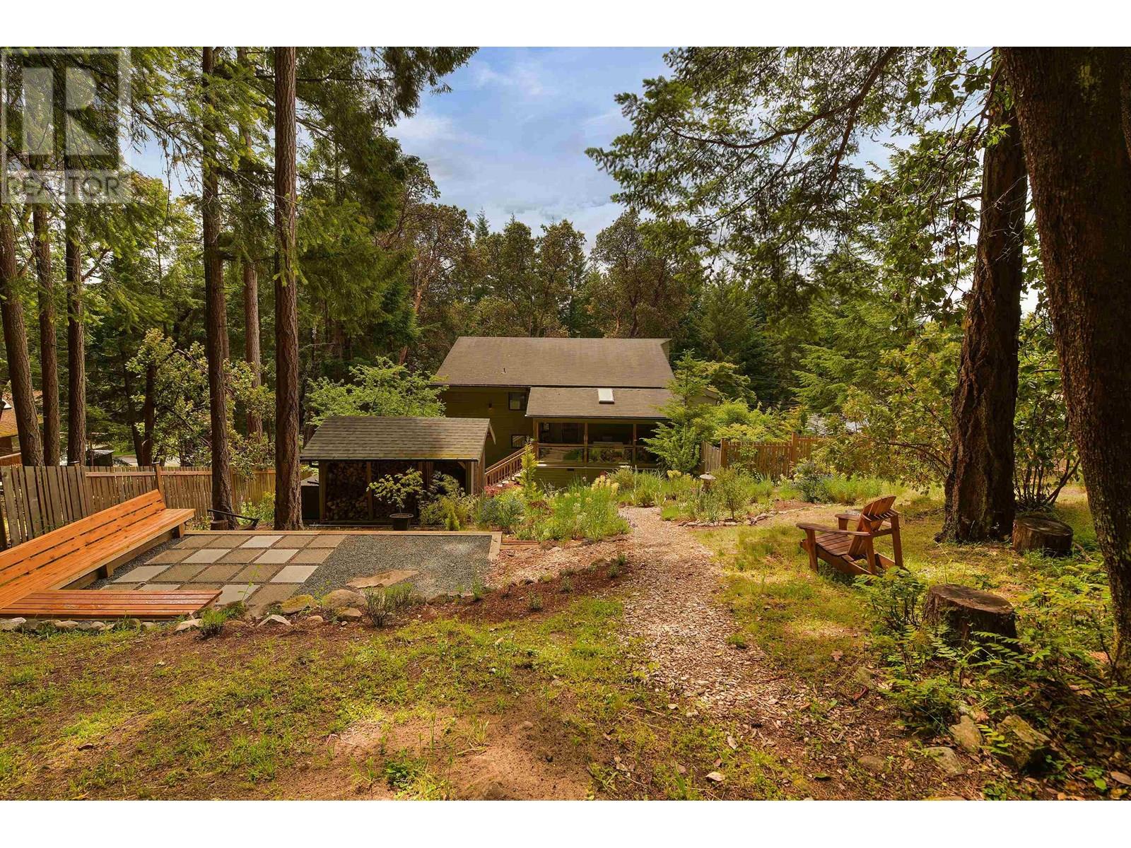 297 WOOD DALE DRIVE, Mayne Island