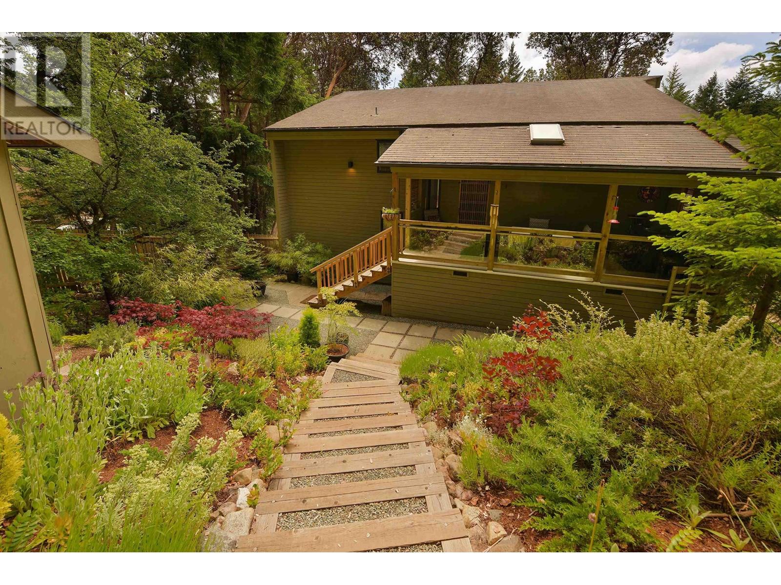 297 WOOD DALE DRIVE, Mayne Island