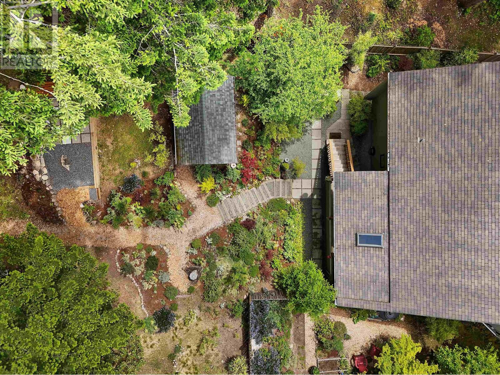 297 WOOD DALE DRIVE, Mayne Island