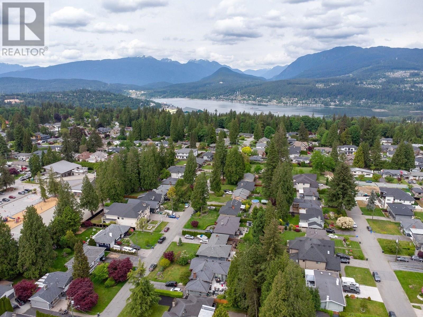 Photo 12 of 820 Crestwood Drive, Coquitlam BC