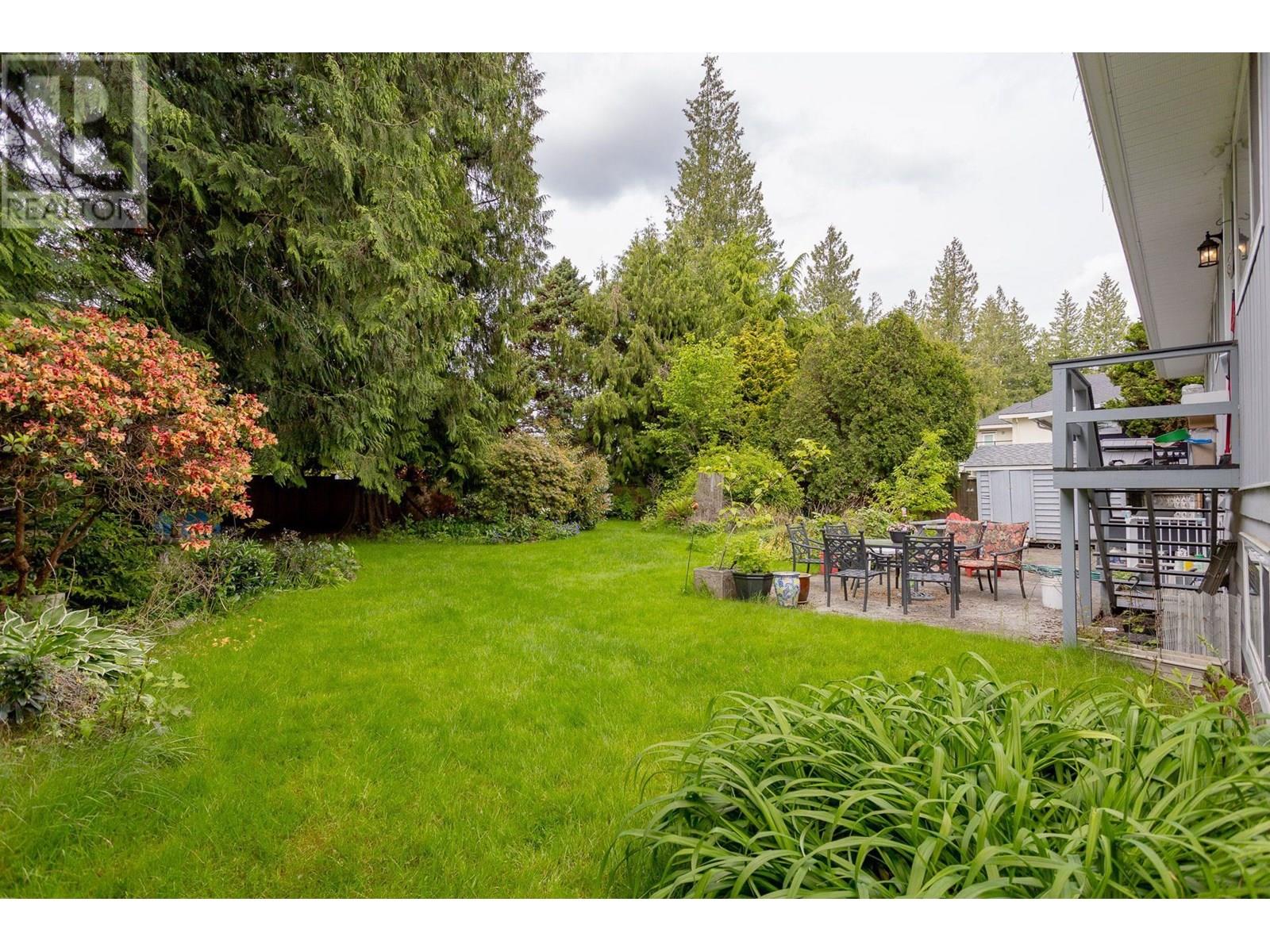 Photo 7 of 820 Crestwood Drive, Coquitlam BC