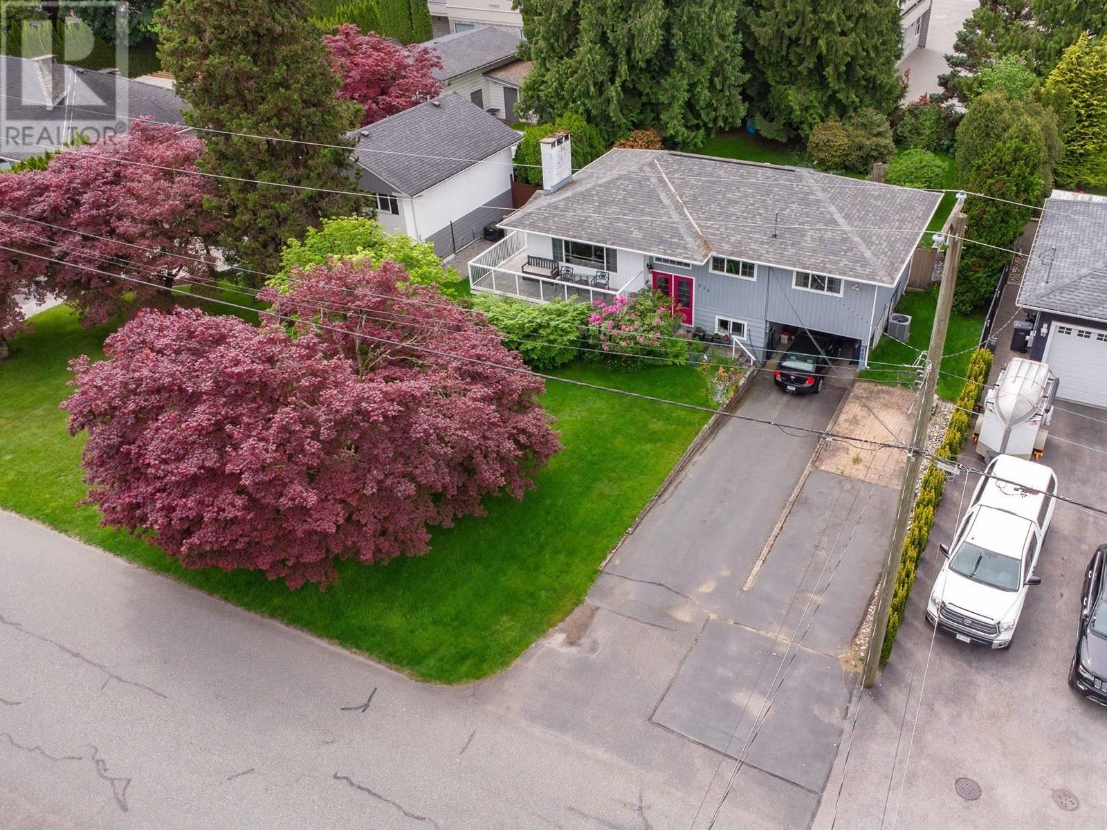 Photo 8 of 820 Crestwood Drive, Coquitlam BC