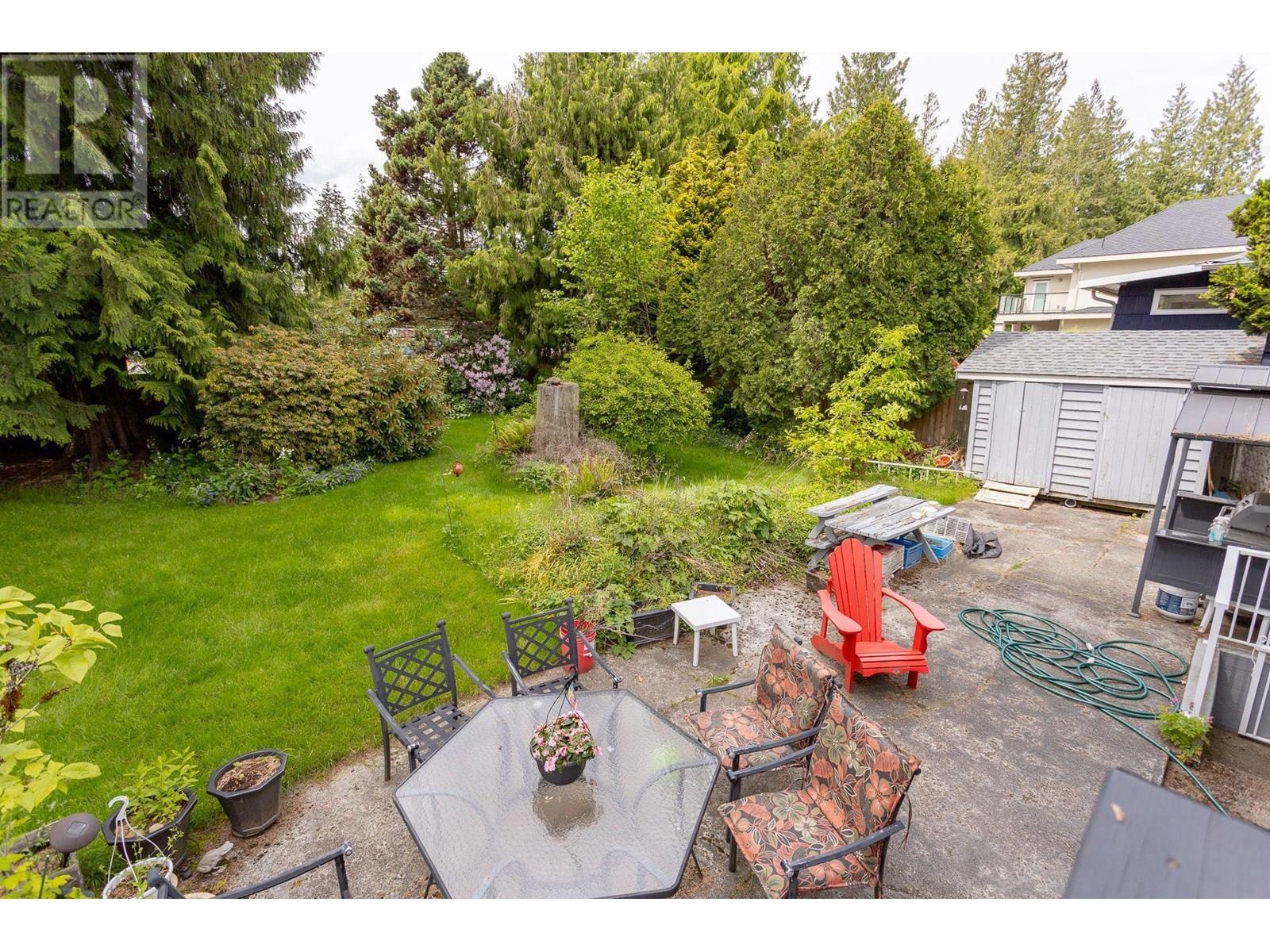 Photo 4 of 820 Crestwood Drive, Coquitlam BC