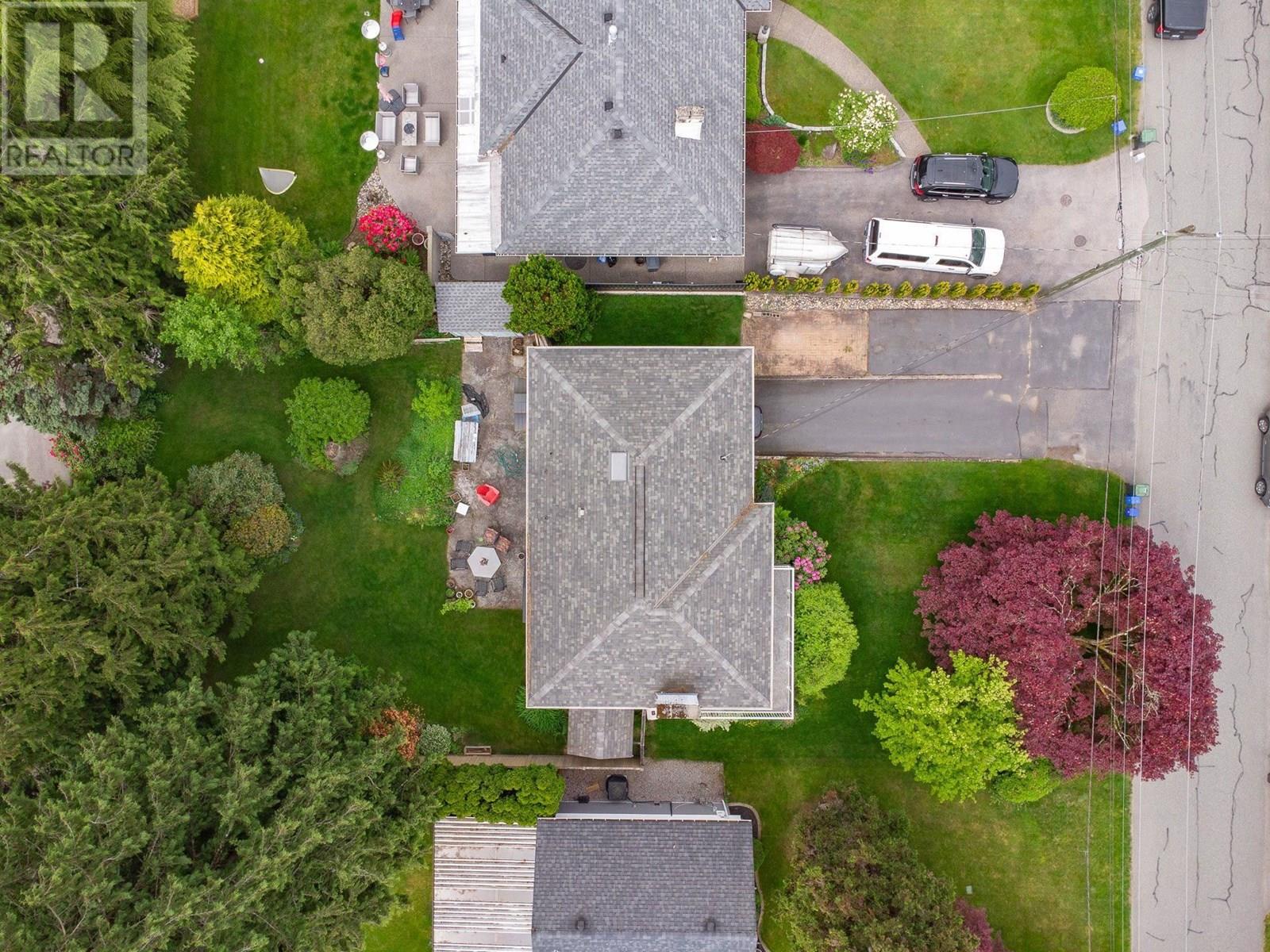 Photo 10 of 820 Crestwood Drive, Coquitlam BC