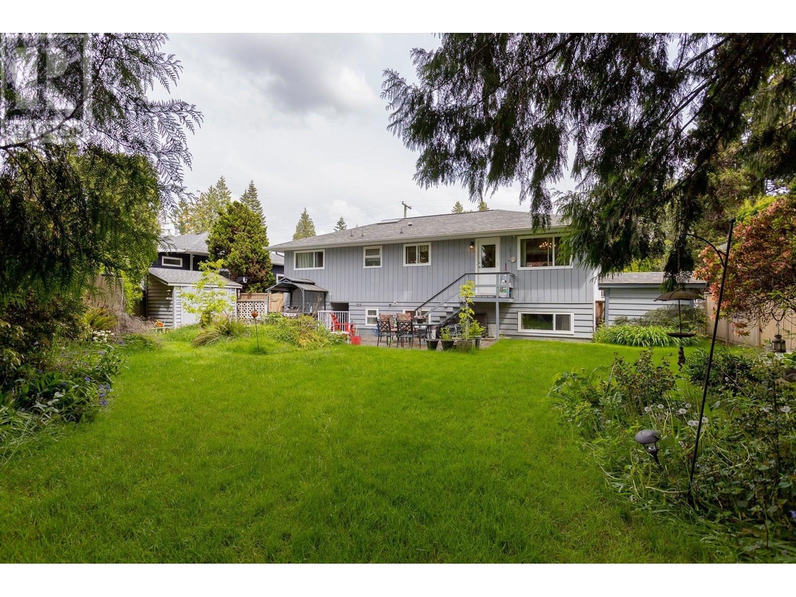 Photo 6 of 820 Crestwood Drive, Coquitlam BC