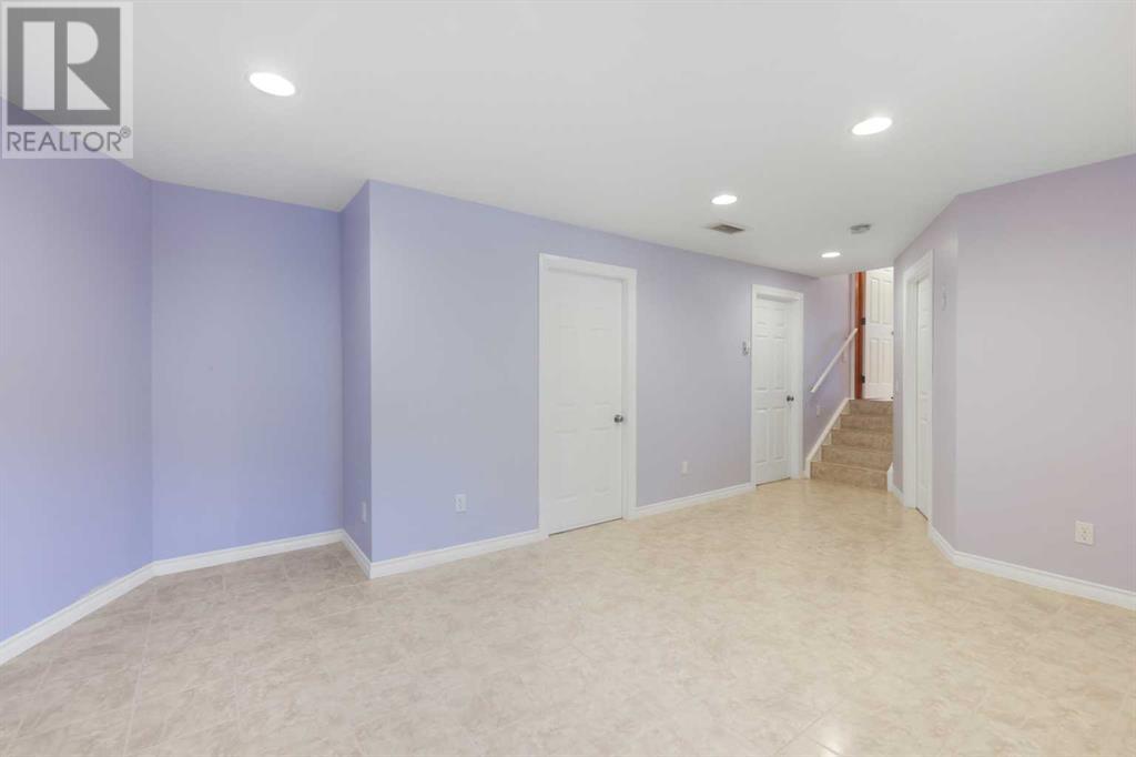 Single Family House 4 Level for Sale in  Eversyde Circle SW Evergreen Calgary 