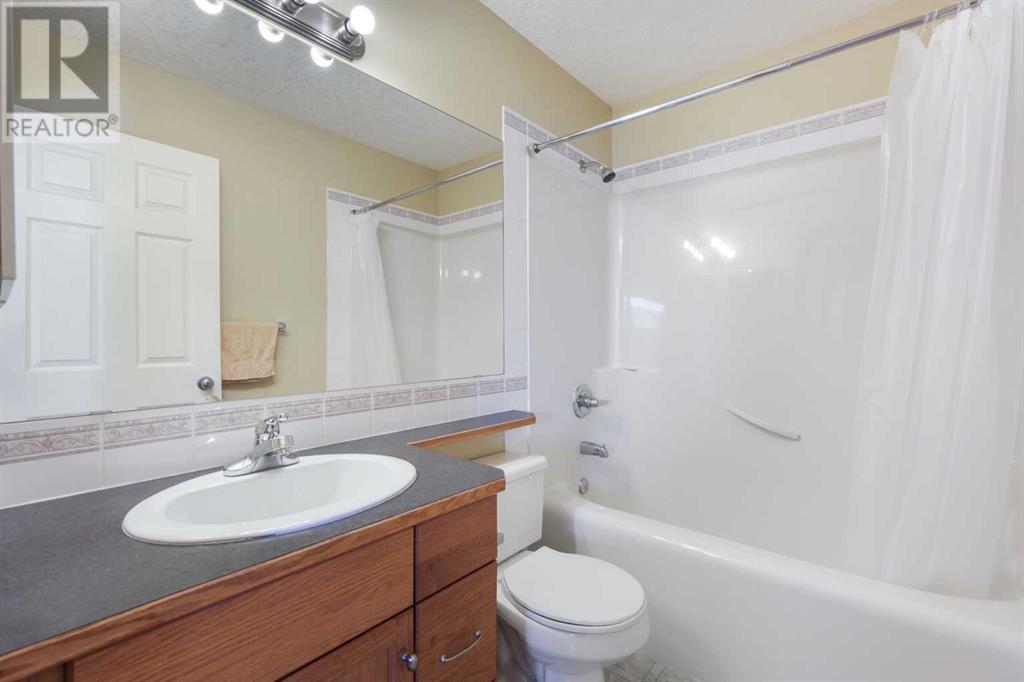 Single Family House 4 Level for Sale in  Eversyde Circle SW Evergreen Calgary 
