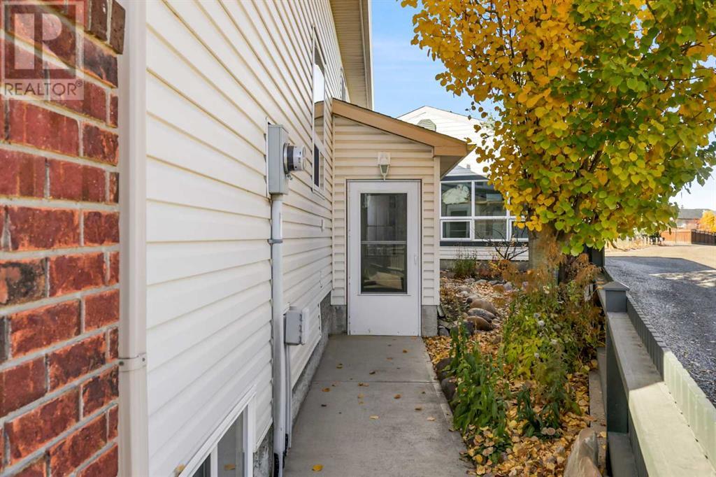 Single Family House 4 Level for Sale in  Eversyde Circle SW Evergreen Calgary 
