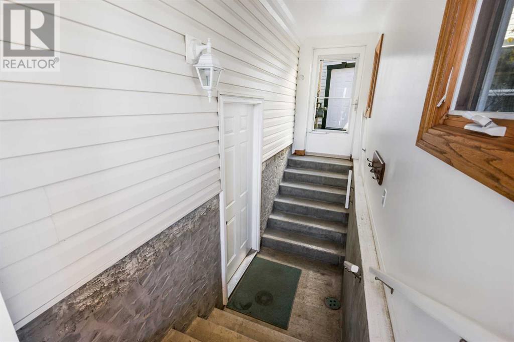 Single Family House 4 Level for Sale in  Eversyde Circle SW Evergreen Calgary 