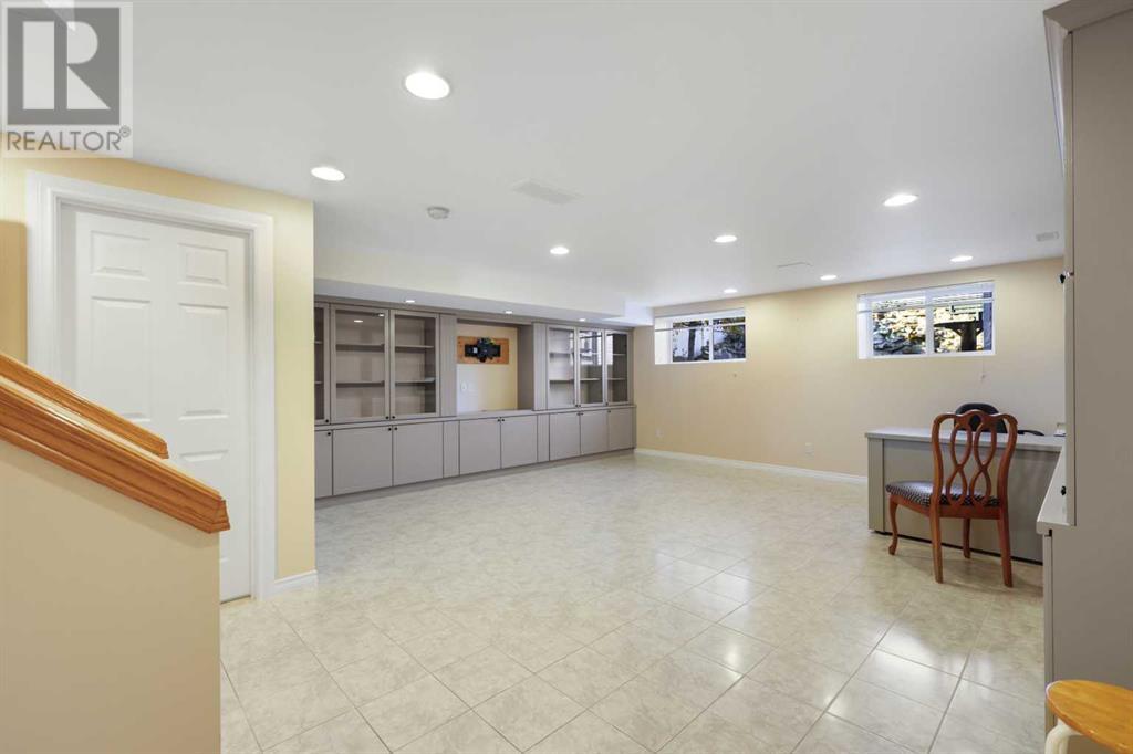 Single Family House 4 Level for Sale in  Eversyde Circle SW Evergreen Calgary 