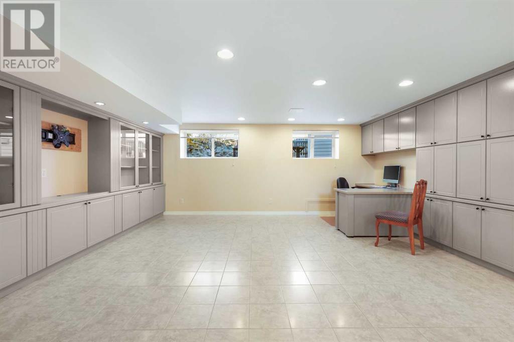 Single Family House 4 Level for Sale in  Eversyde Circle SW Evergreen Calgary 
