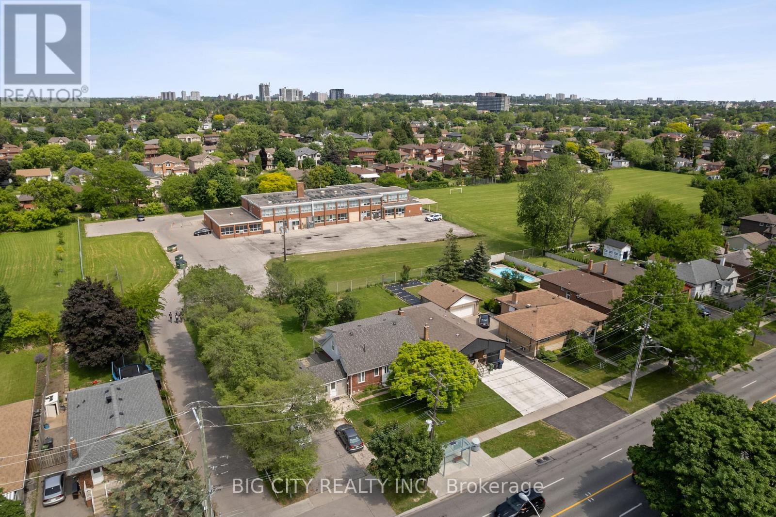 Photo 1 of 1235 Pharmacy Avenue, Toronto ON