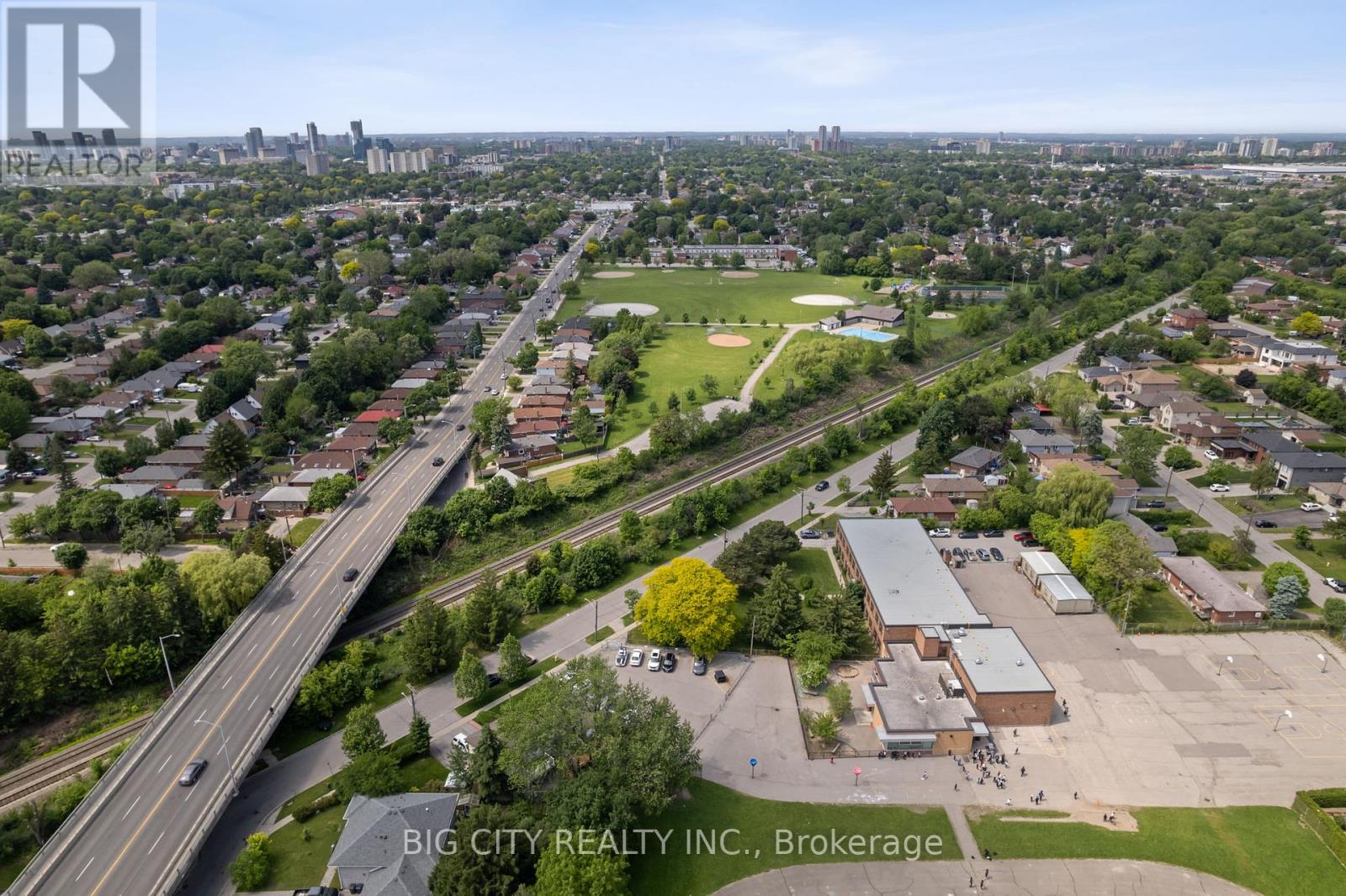 Photo 24 of 1235 Pharmacy Avenue, Toronto ON