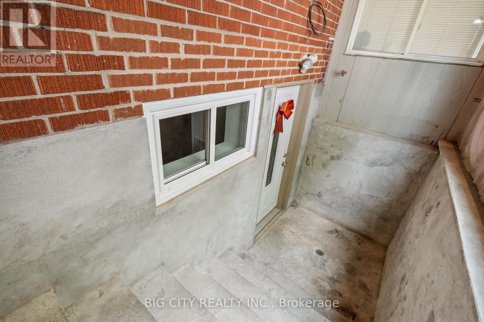 Photo 14 of 1235 Pharmacy Avenue, Toronto ON