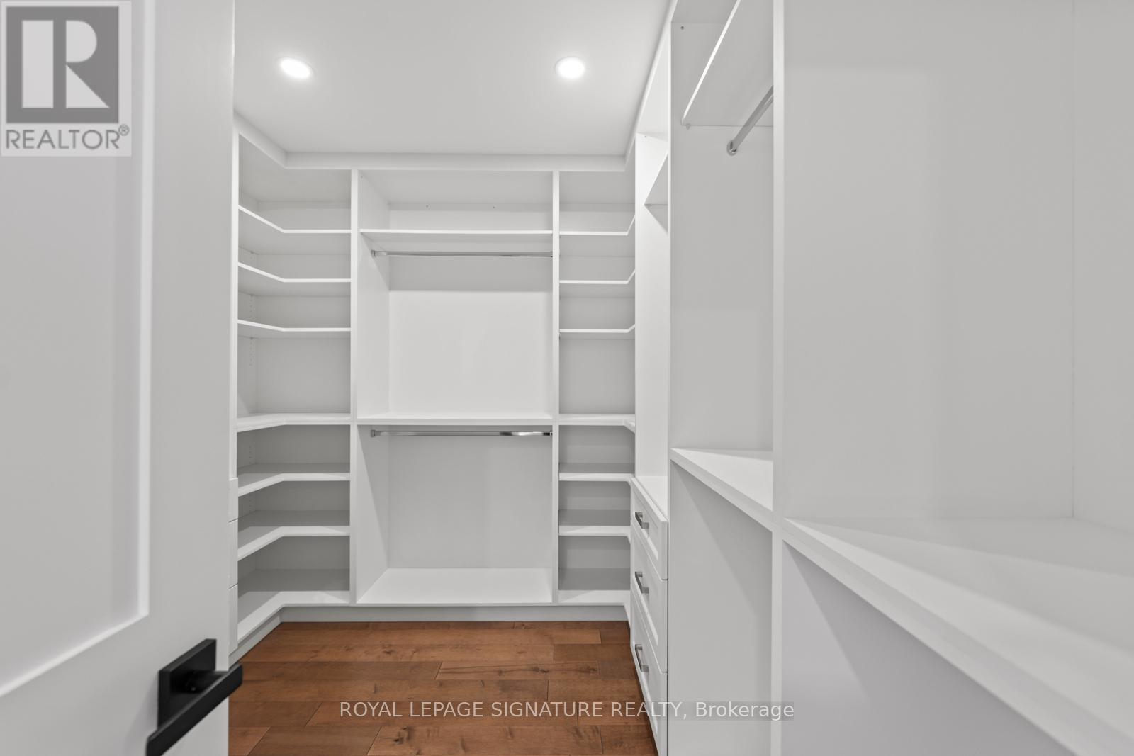 Single Family House for Sale in A DENTON AVENUE Toronto (Oakridge) 