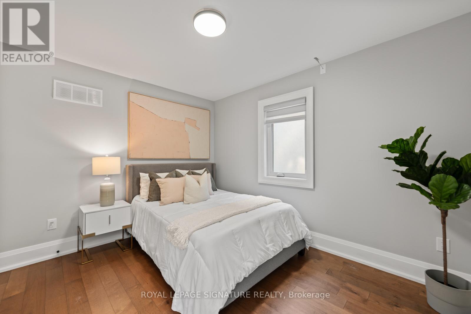 Single Family House for Sale in A DENTON AVENUE Toronto (Oakridge) 