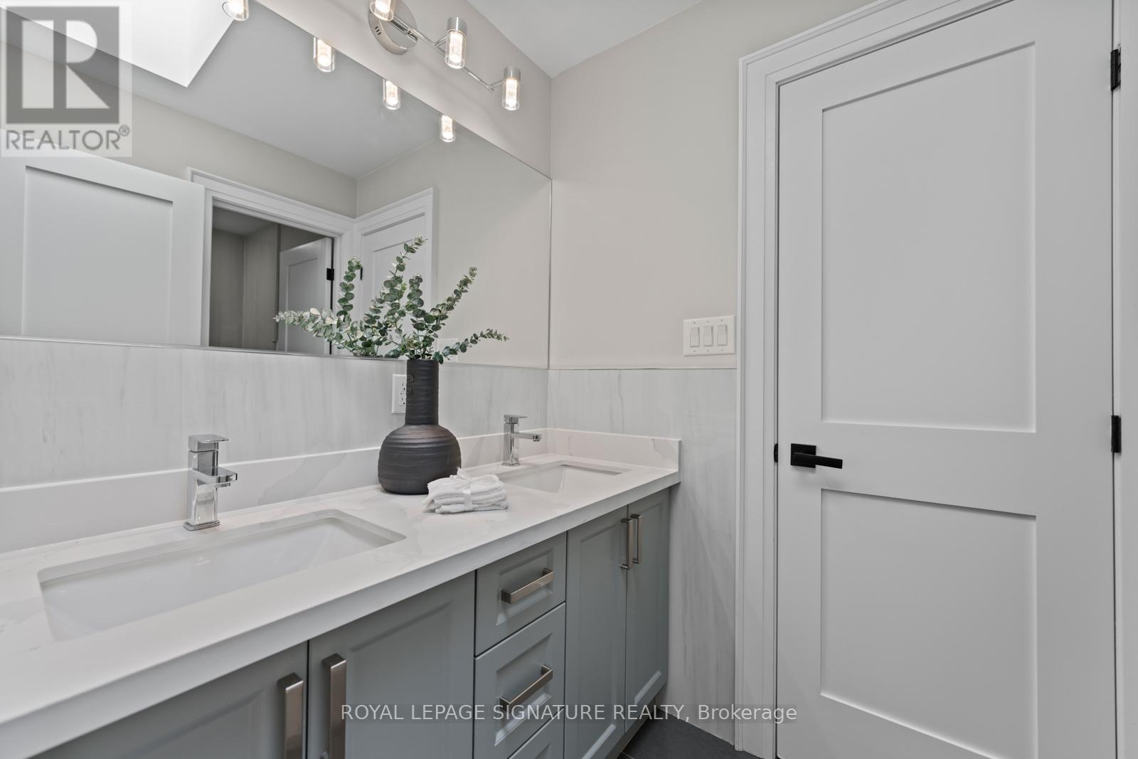 Single Family House for Sale in A DENTON AVENUE Toronto (Oakridge) 