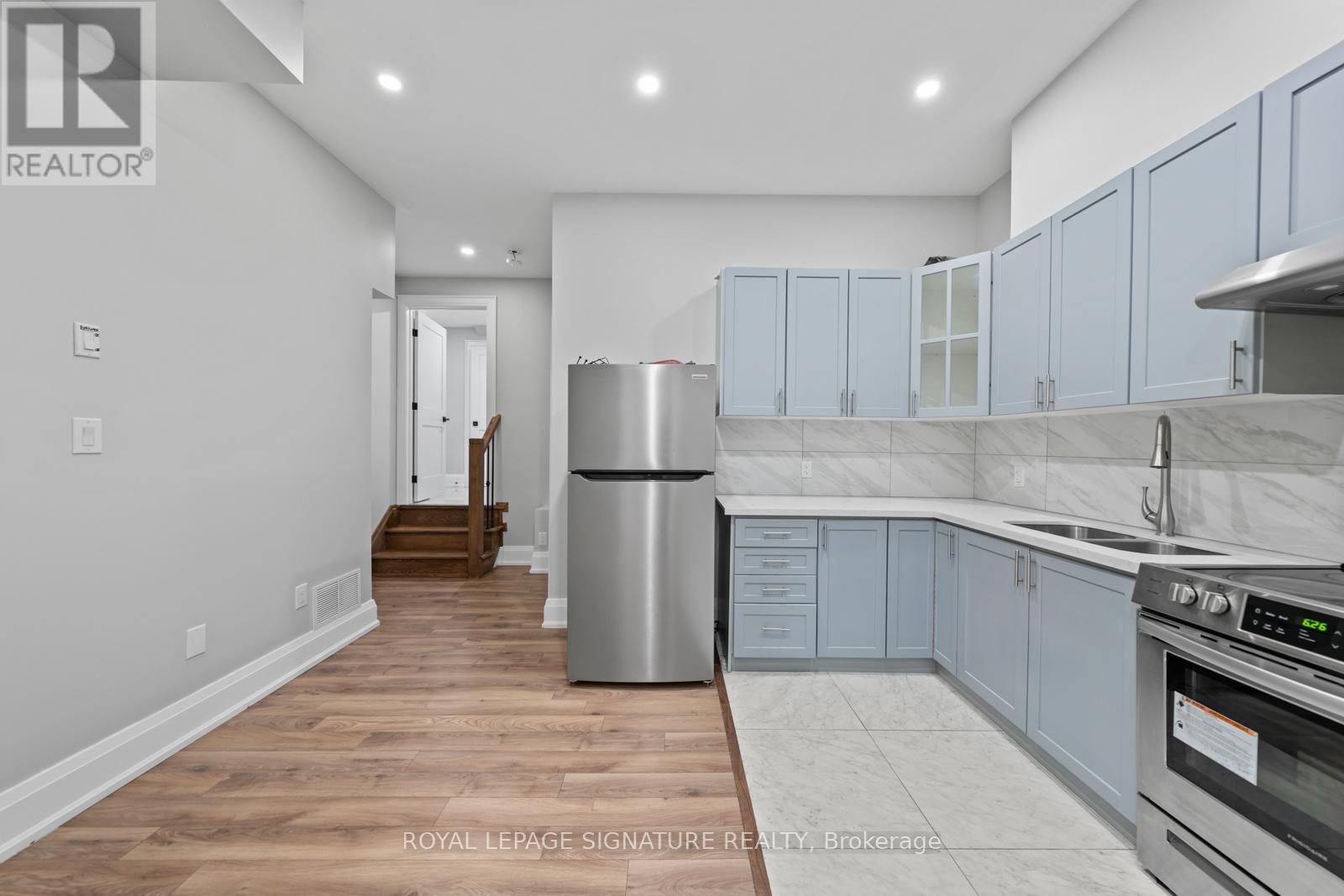 Single Family House for Sale in A DENTON AVENUE Toronto (Oakridge) 