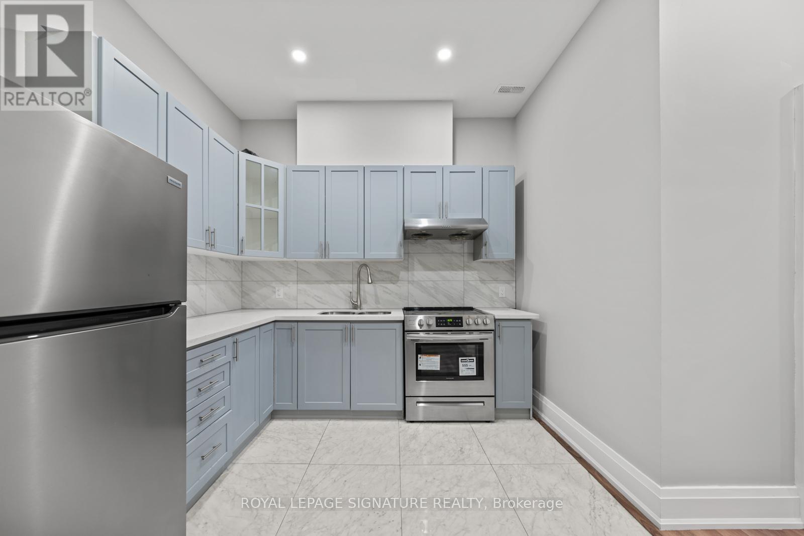 Single Family House for Sale in A DENTON AVENUE Toronto (Oakridge) 