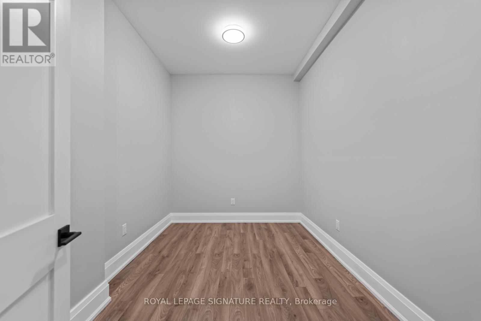Single Family House for Sale in A DENTON AVENUE Toronto (Oakridge) 