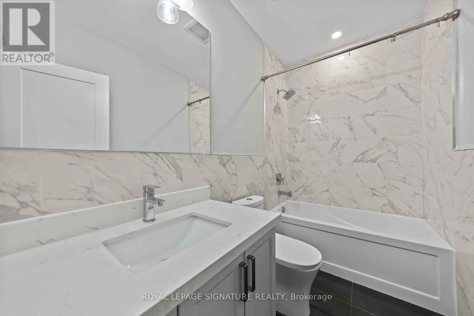 Single Family House for Sale in A DENTON AVENUE Toronto (Oakridge) 
