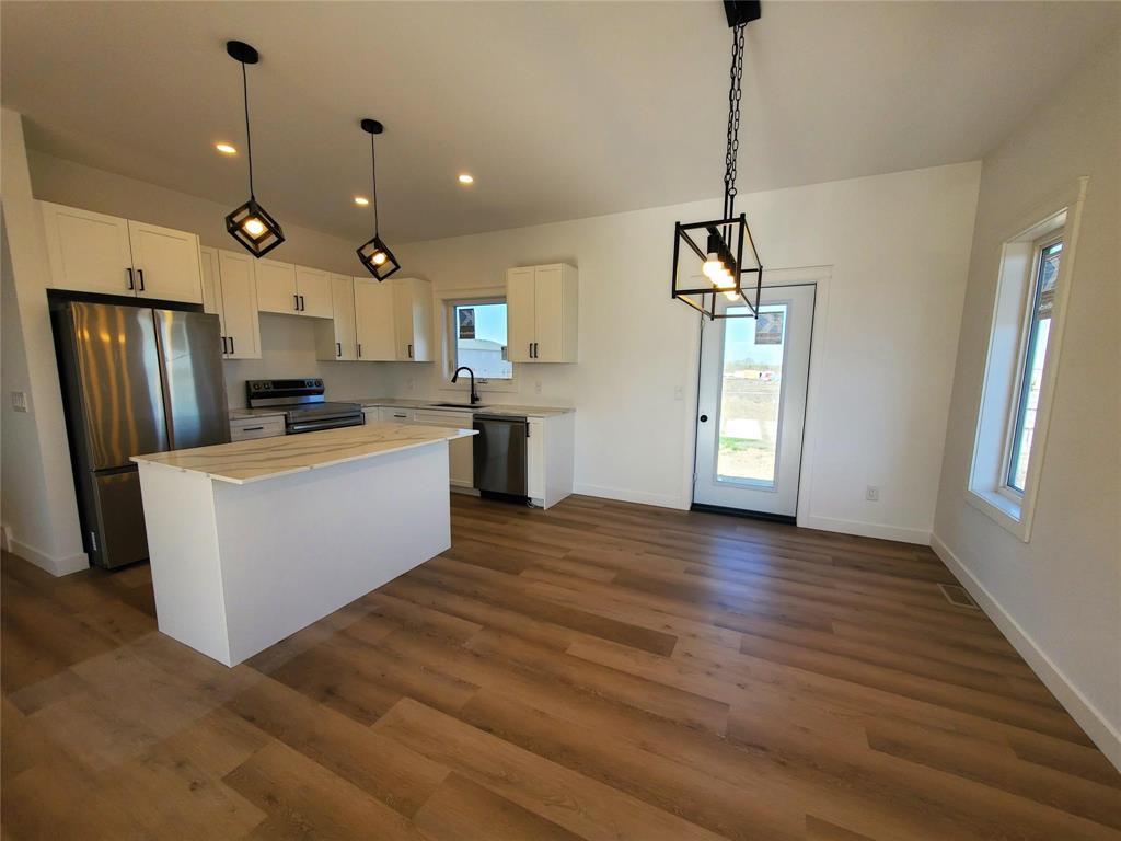 Photo 10 of 83 Harry Waytiuk Drive, East Selkirk MB