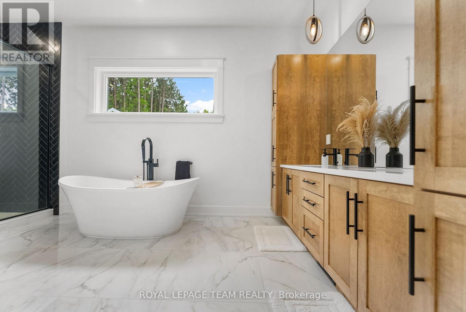 Photo 23 of 108 Royal Troon Lane, Ottawa ON