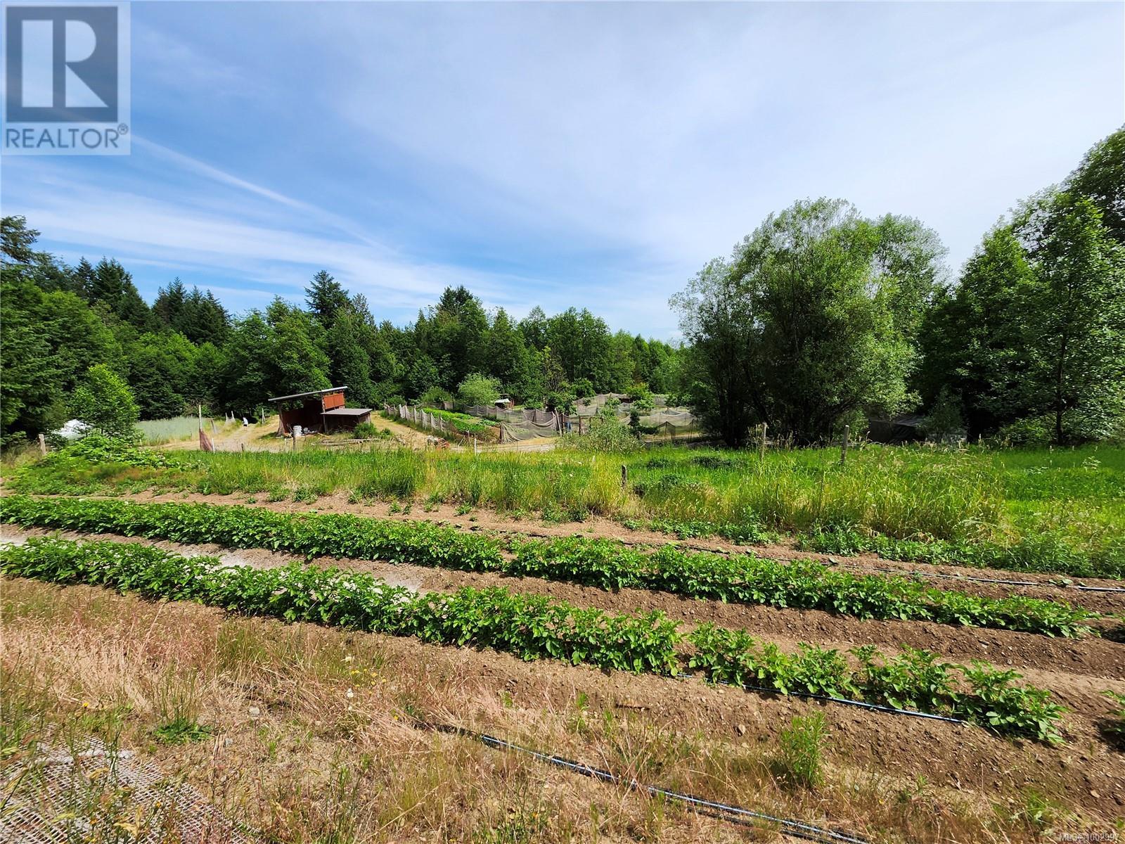 Photo 18 of 1075 Spider Lake Rd, Qualicum Beach BC