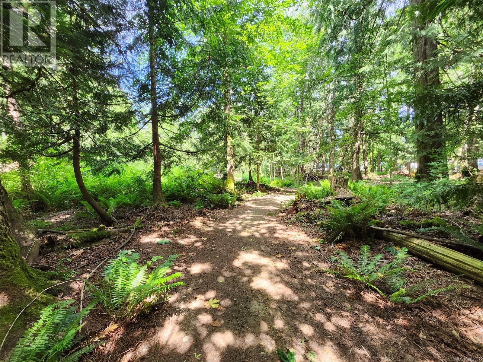 Photo 20 of 1075 Spider Lake Rd, Qualicum Beach BC