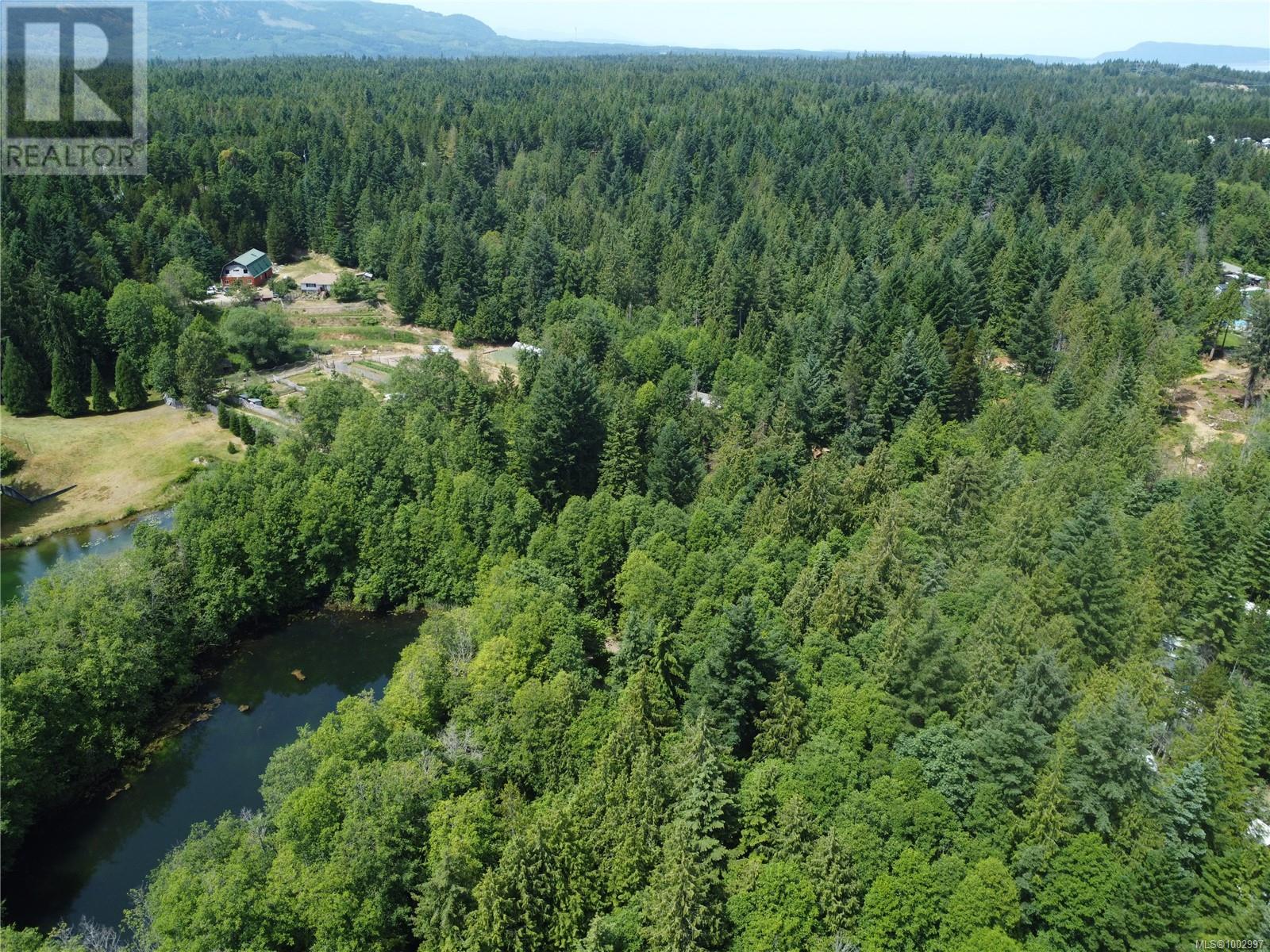 Photo 9 of 1075 Spider Lake Rd, Qualicum Beach BC