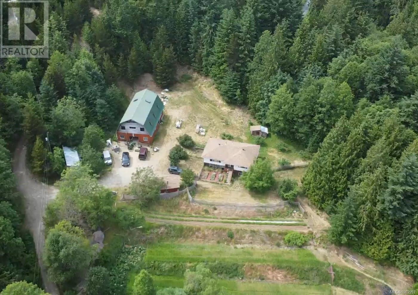 Photo 15 of 1075 Spider Lake Rd, Qualicum Beach BC