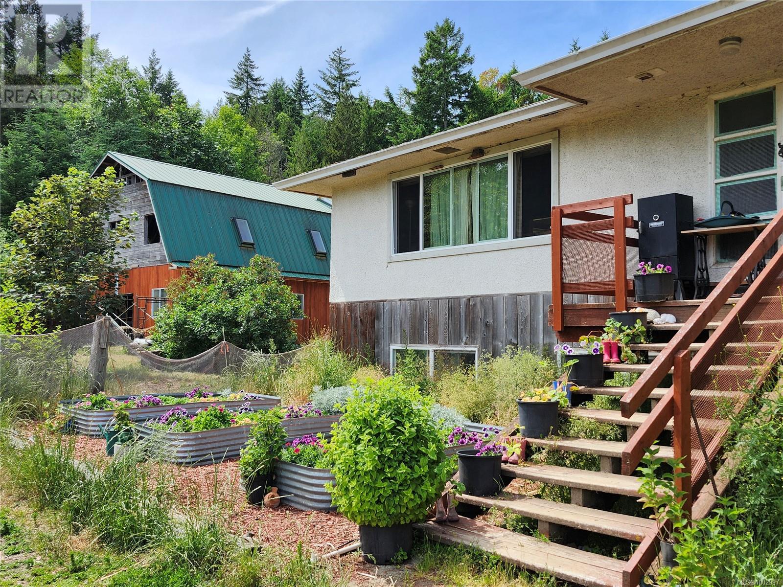 Photo 21 of 1075 Spider Lake Rd, Qualicum Beach BC