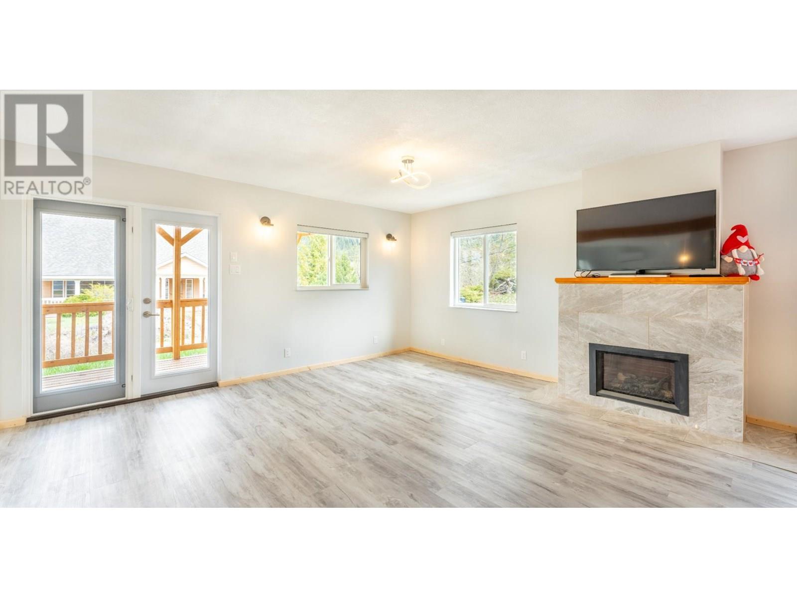 919 REGINA Street, Creston