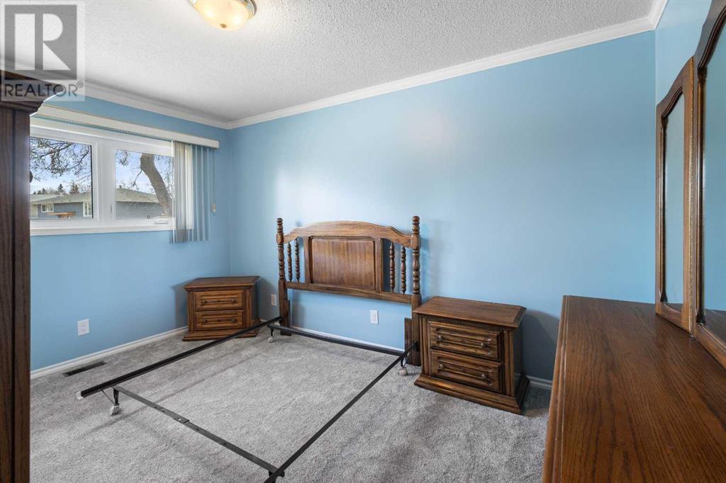 7419 Huntertown Crescent NW Photo 15 - Calgary Real Estate