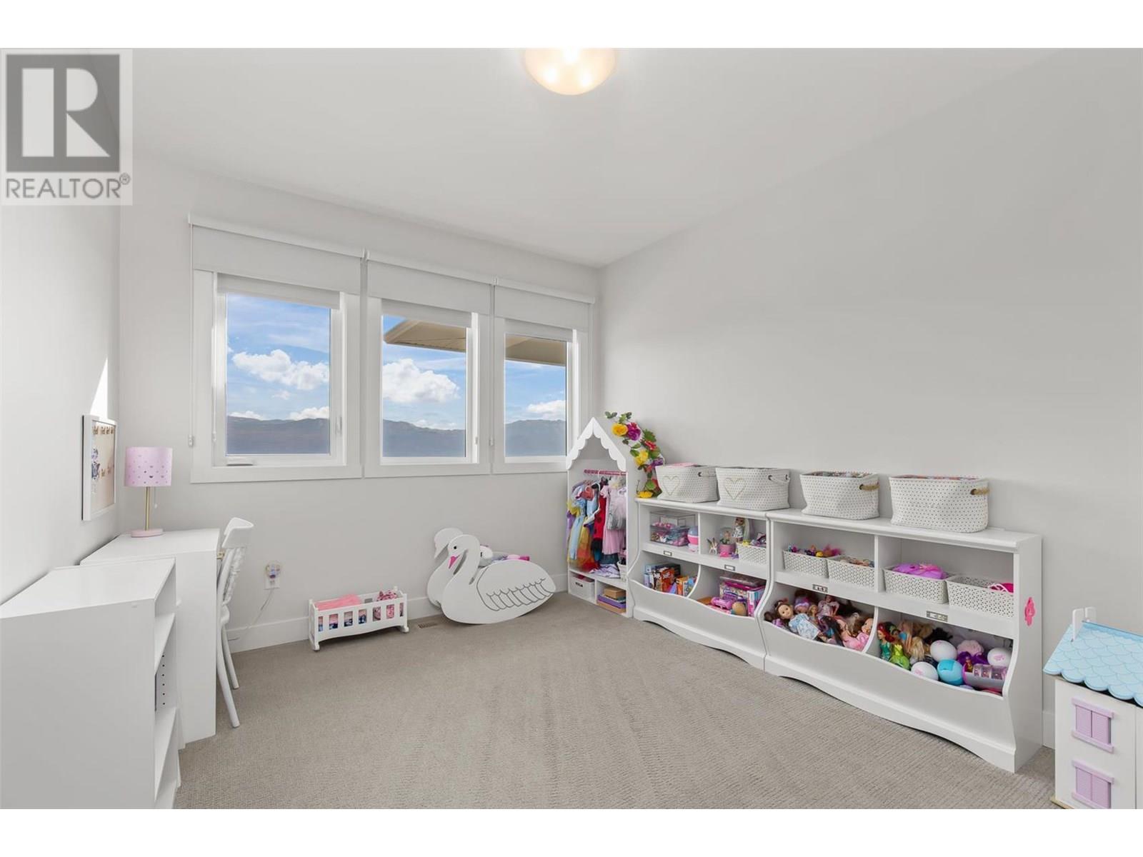  2612 Paramount Drive, West Kelowna